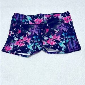 Fabletics 3” compression short abstract watercolor size large